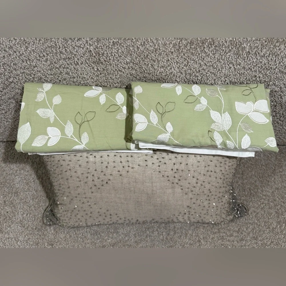 Green Leaf Patterned Pillow Covers